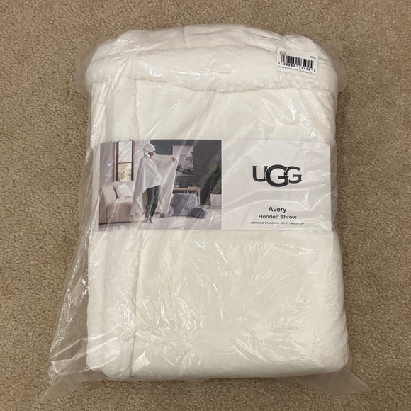 NIB UGG Avery Hooded Throw Blanket - Ivory 50”x60” - Picture 1 of 4